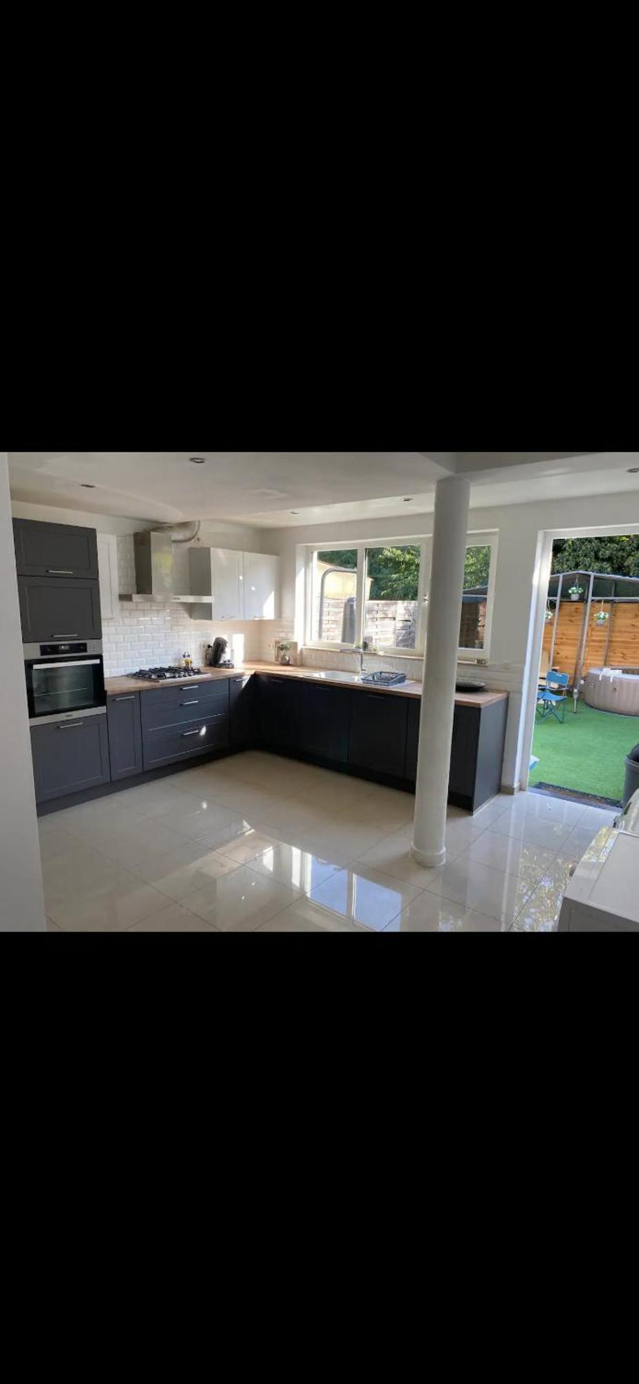 Spacieux Avec Terrasse Et Garage Prive *