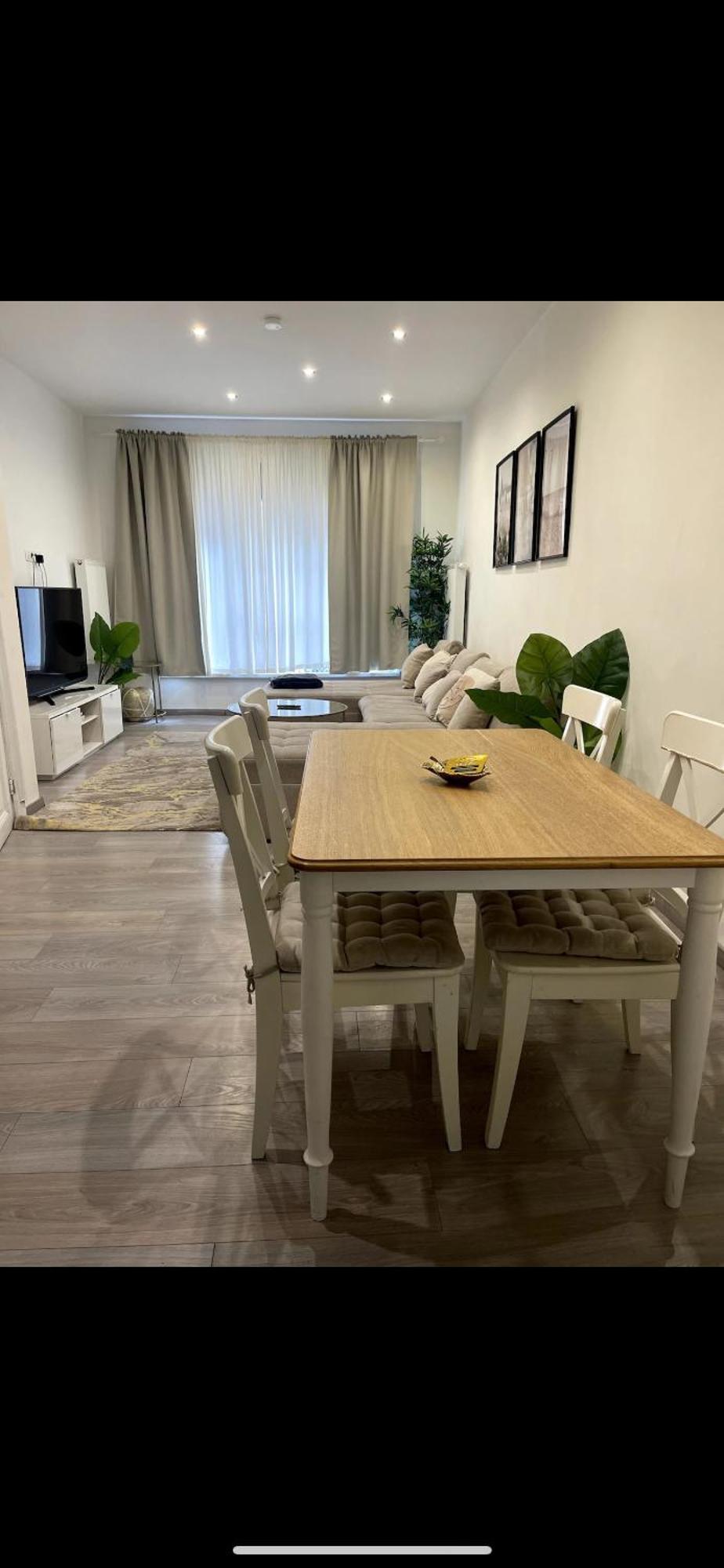 Apartment Spacieux Avec Terrasse Et Garage Prive